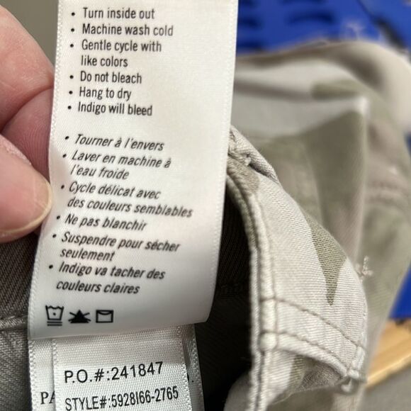 PAIGE Maislie Utility shorts camo print size 29 NWT - Picture 13 of 15